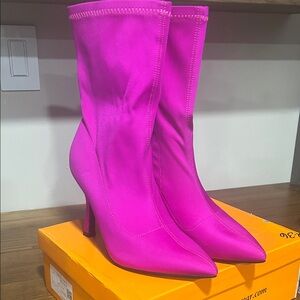 Vibrant Pink Women's Boots size 7 new in box Kayleen by Los Angeles
